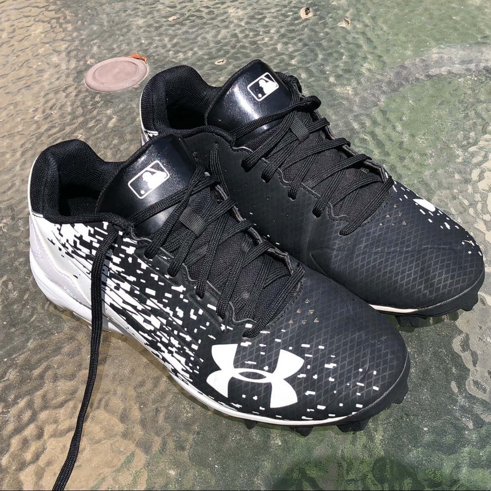 Men’s baseball cleats